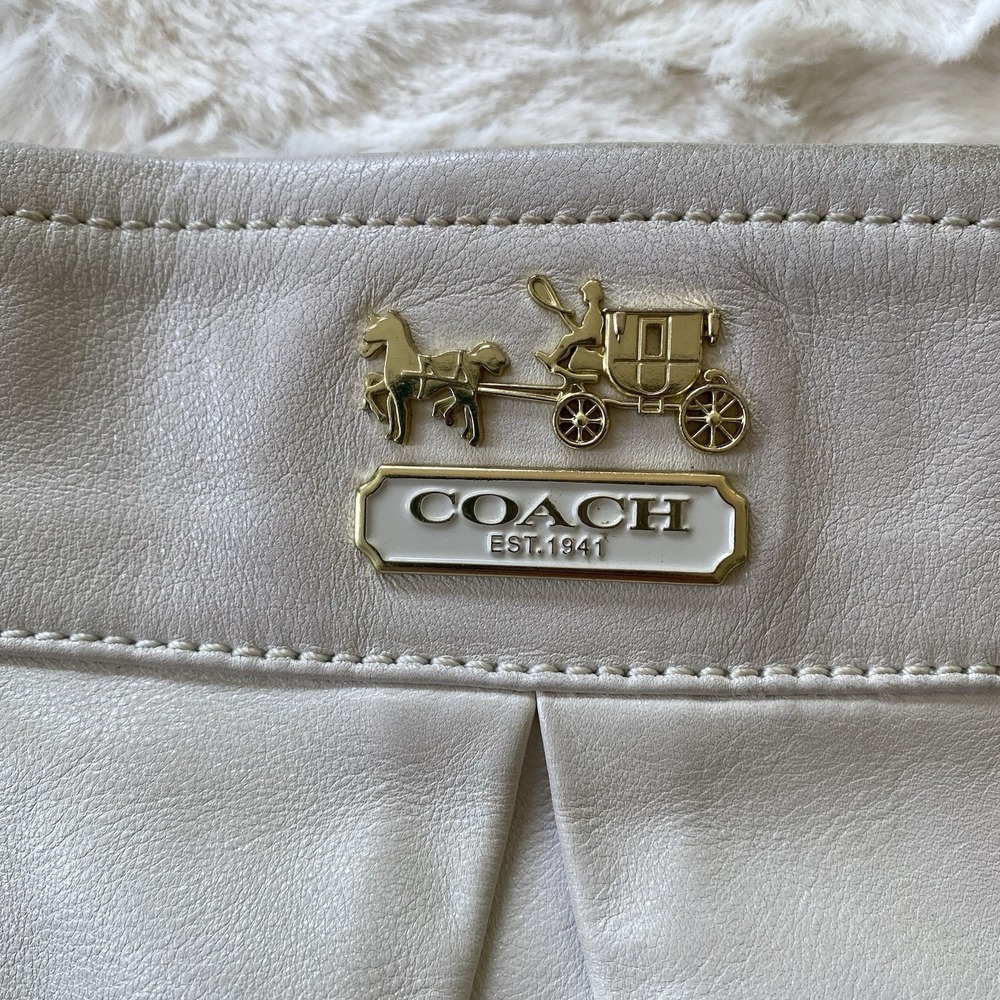 Vintage Coach Pearl Ivory Leather Hobo Shoulder Handbag 14576 Gold Logo Pleated - Picture 3 of 16